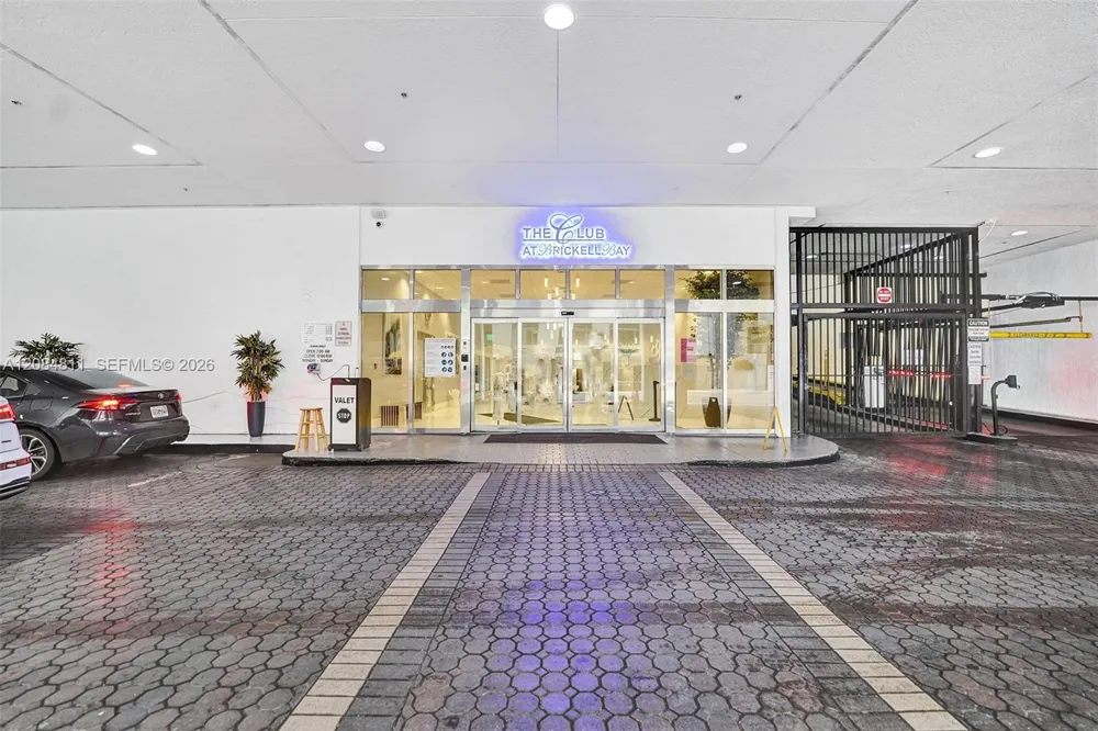 1200 Brickell Bay Dr #3620 Miami, FL 33131