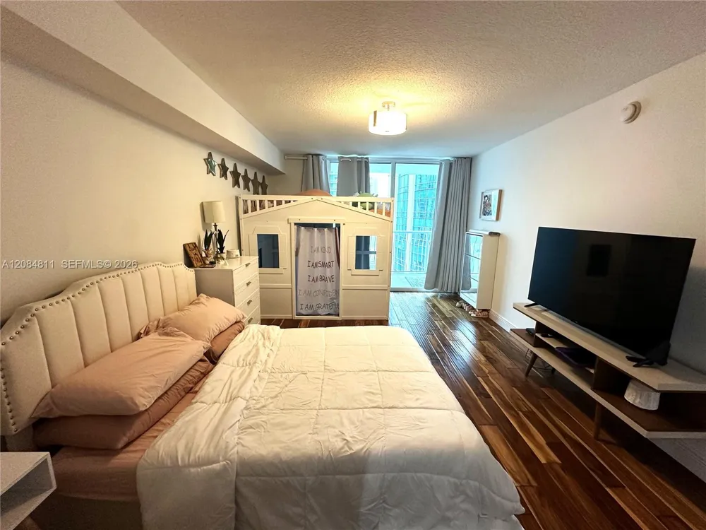 1200 Brickell Bay Dr #3620 Miami, FL 33131