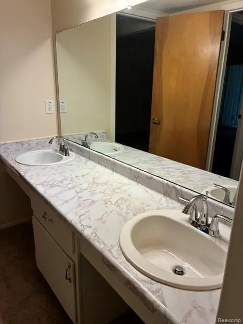 18403 University Park Drive Livonia City, MI 48152