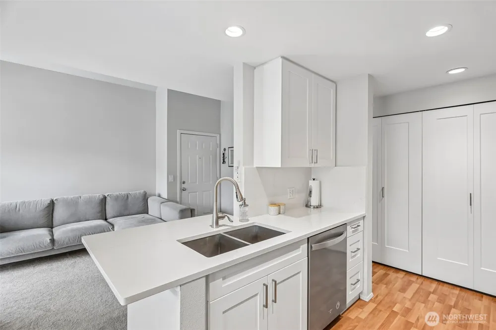 6625 SE Cougar Mountain Way #2 Bellevue, WA 98006