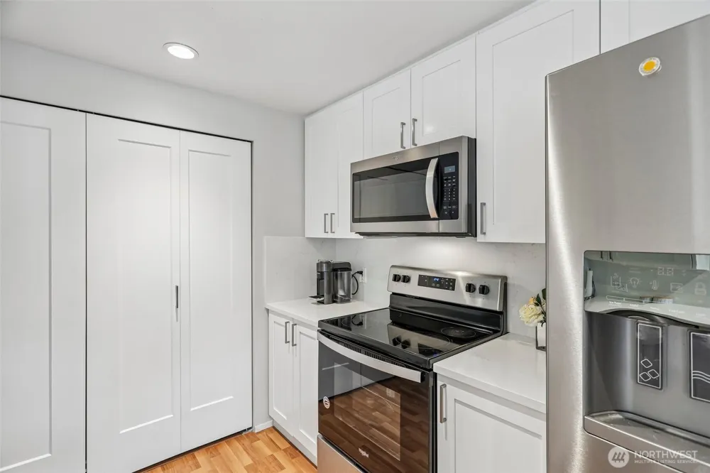 6625 SE Cougar Mountain Way #2 Bellevue, WA 98006