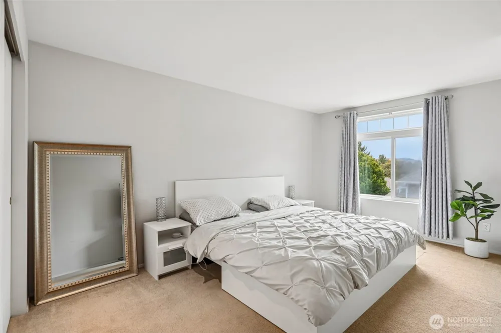 6625 SE Cougar Mountain Way #2 Bellevue, WA 98006