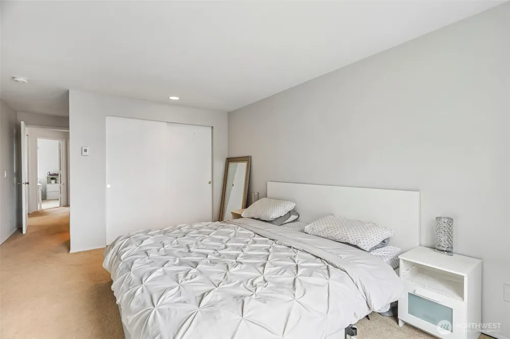 6625 SE Cougar Mountain Way #2 Bellevue, WA 98006