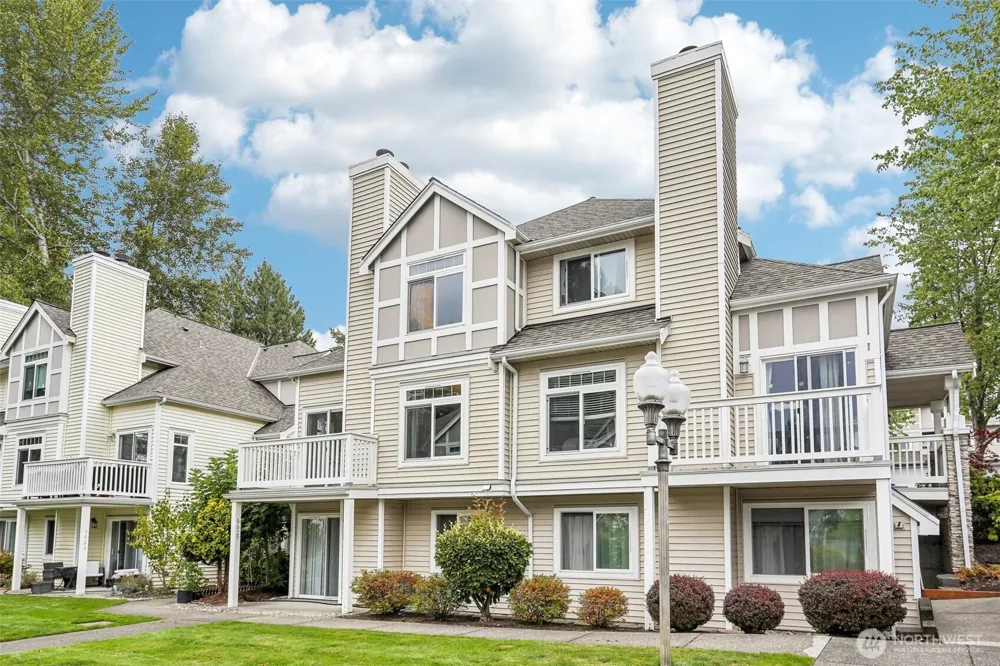 6625 SE Cougar Mountain Way #2 Bellevue, WA 98006