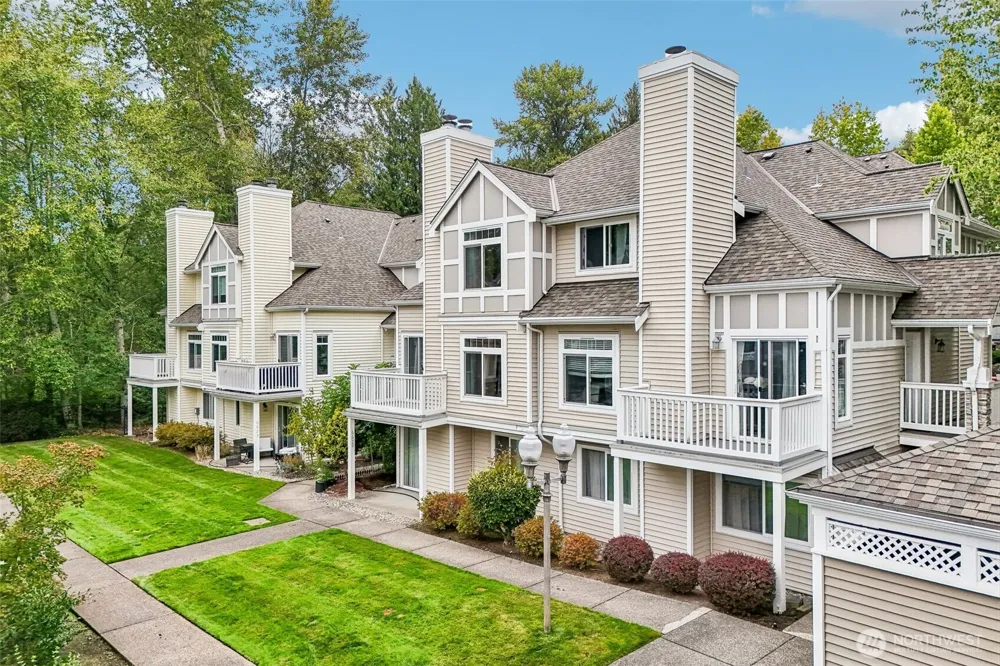 6625 SE Cougar Mountain Way #2 Bellevue, WA 98006