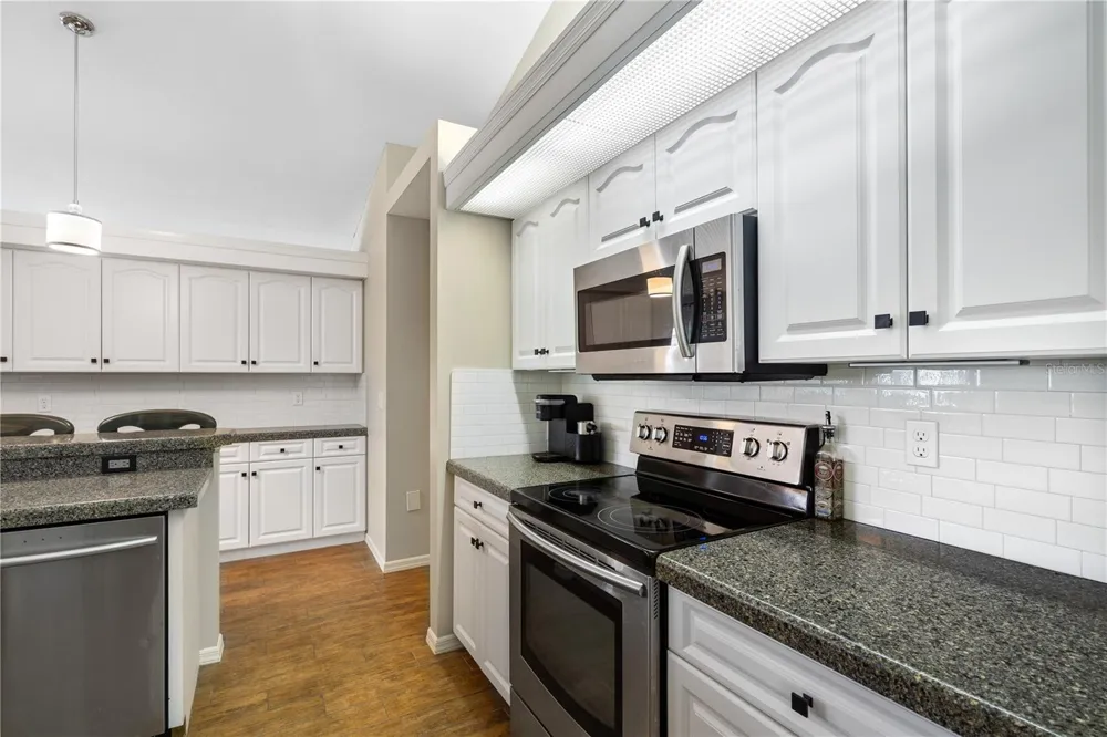 5828 SANDY POINTE DRIVE Sarasota, FL 34233
