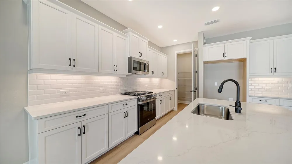 8071 ANTHIRIUM LOOP Sarasota, FL 34240