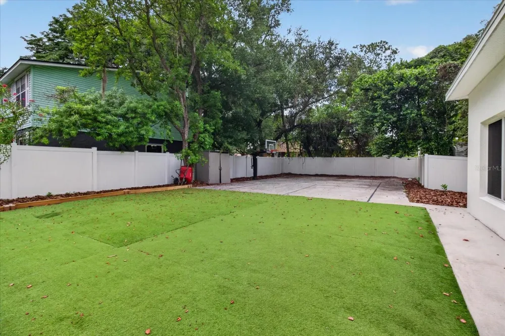 5114 CHILKOOT STREET Tampa, FL 33617