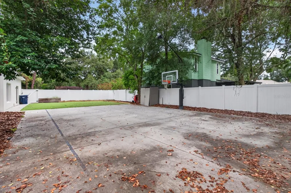 5114 CHILKOOT STREET Tampa, FL 33617