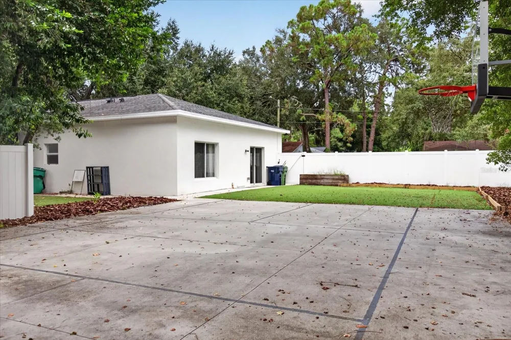 5114 CHILKOOT STREET Tampa, FL 33617