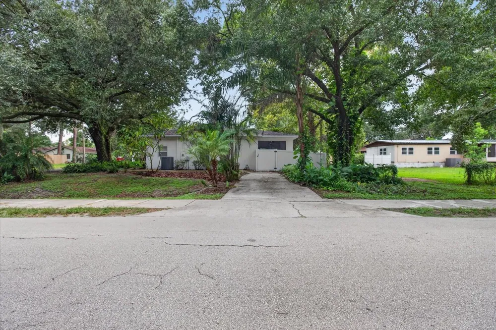 5114 CHILKOOT STREET Tampa, FL 33617