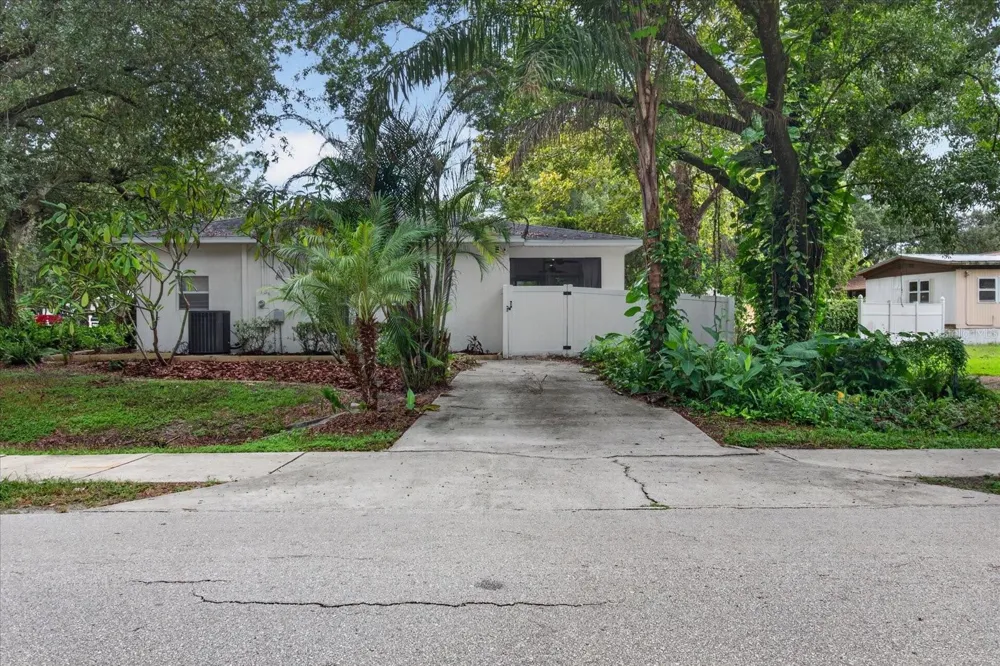 5114 CHILKOOT STREET Tampa, FL 33617