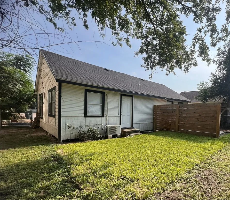 409 E 5th Street #1 Alice, TX 78332