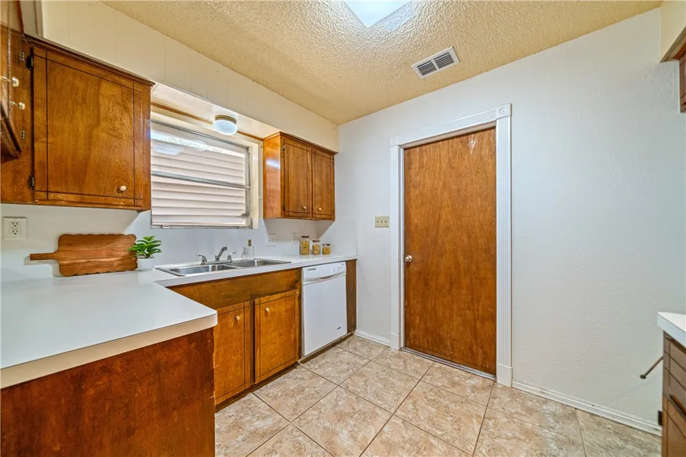 2210 Brighton Drive Corpus Christi, TX 78418