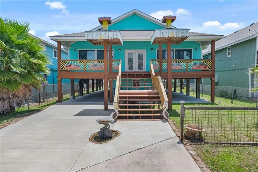 720 S Magnolia Street Rockport, TX 78382