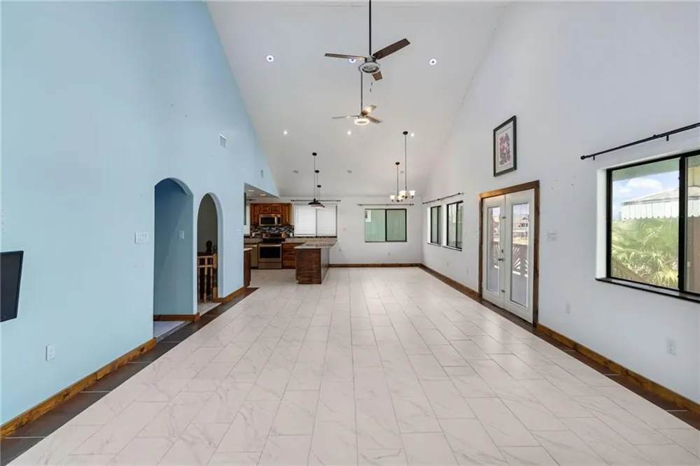 720 S Magnolia Street Rockport, TX 78382