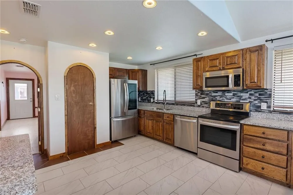720 S Magnolia Street Rockport, TX 78382