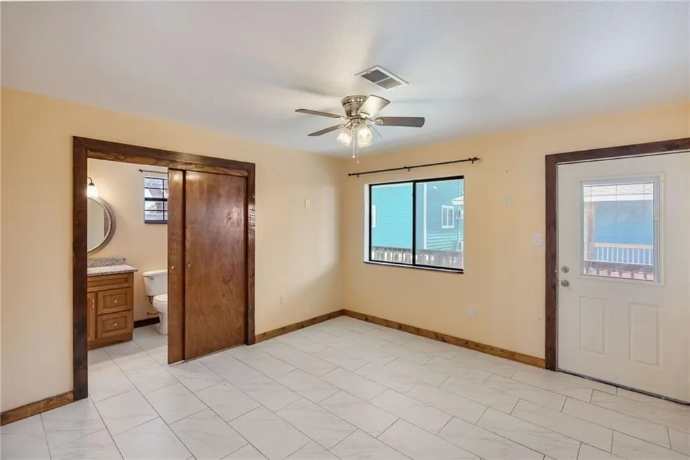 720 S Magnolia Street Rockport, TX 78382