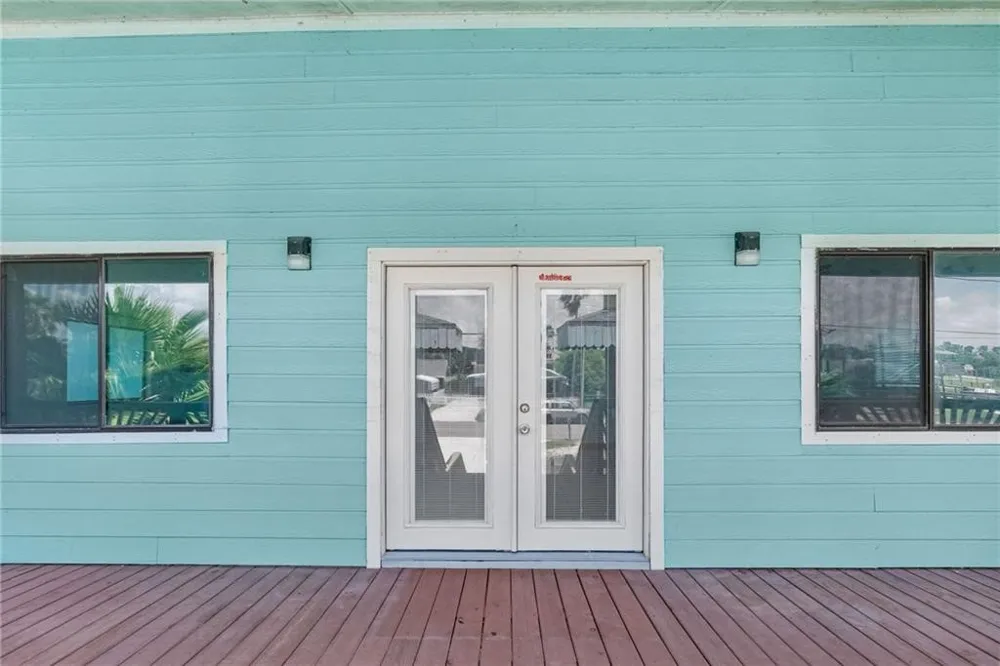 720 S Magnolia Street Rockport, TX 78382