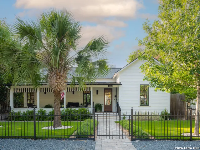938 Cross St. New Braunfels, TX 78130