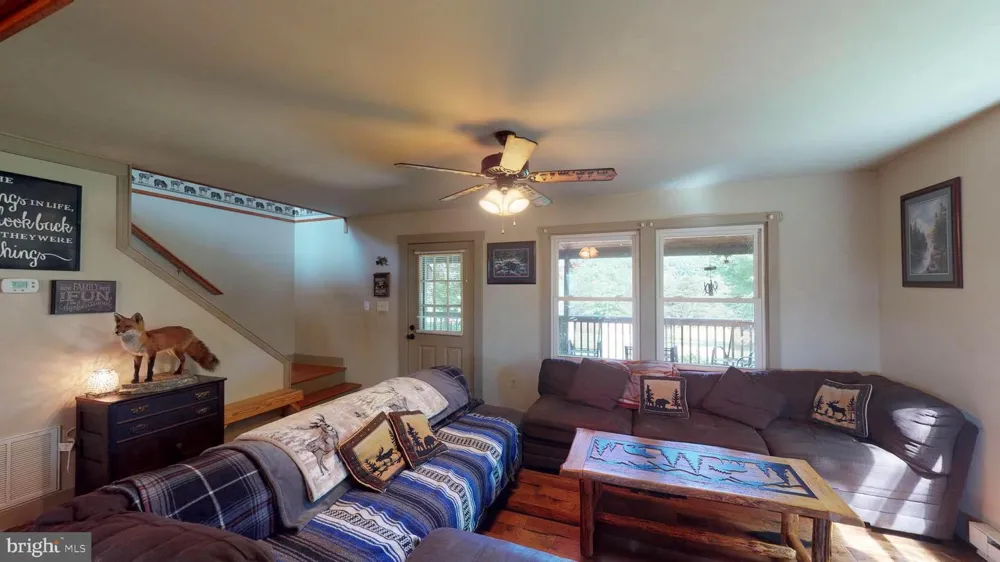 4038 MOUNT OLIVE Rio, WV 26755