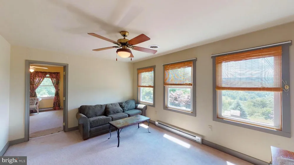 4038 MOUNT OLIVE Rio, WV 26755