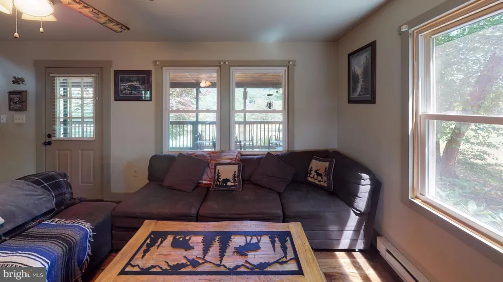 4038 MOUNT OLIVE Rio, WV 26755