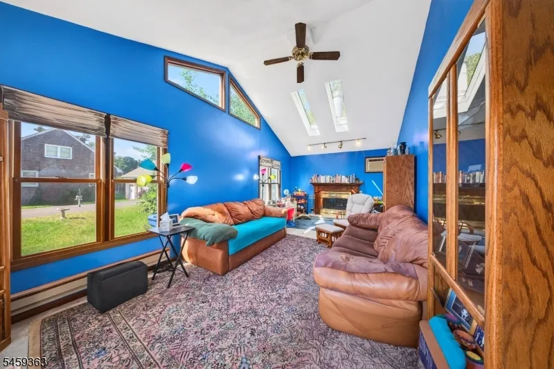 5 Lydecker Pl Middlesex, NJ 08846