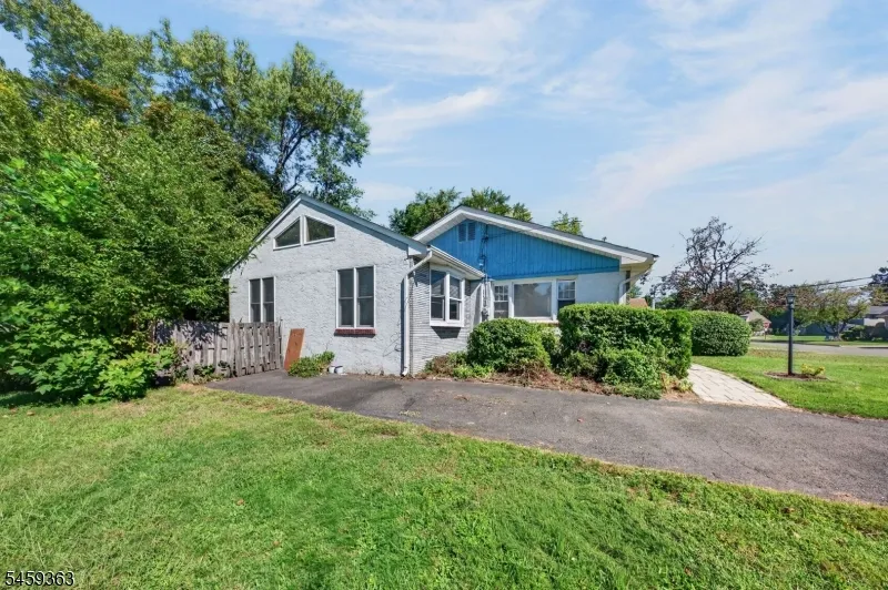 5 Lydecker Pl Middlesex, NJ 08846
