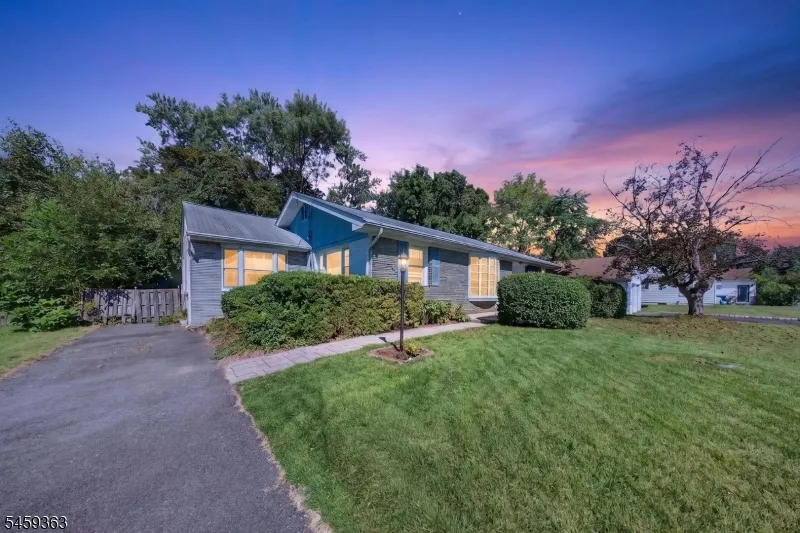 5 Lydecker Pl Middlesex, NJ 08846
