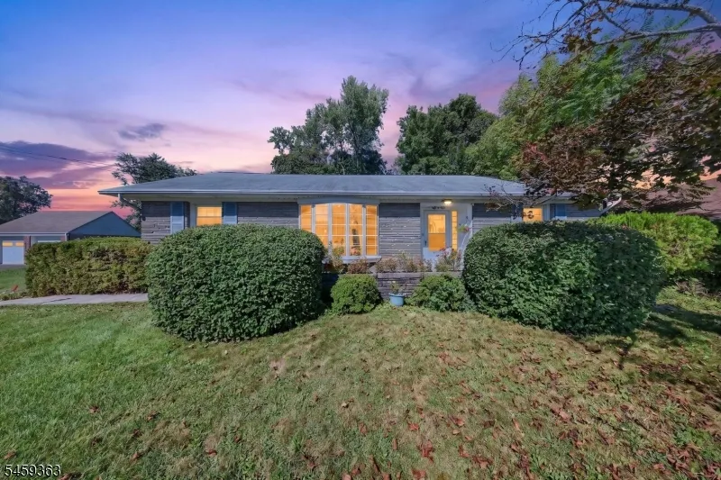 5 Lydecker Pl Middlesex, NJ 08846