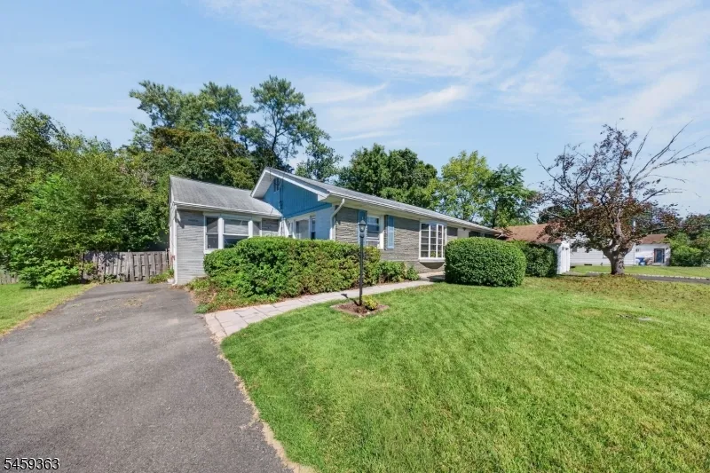 5 Lydecker Pl Middlesex, NJ 08846