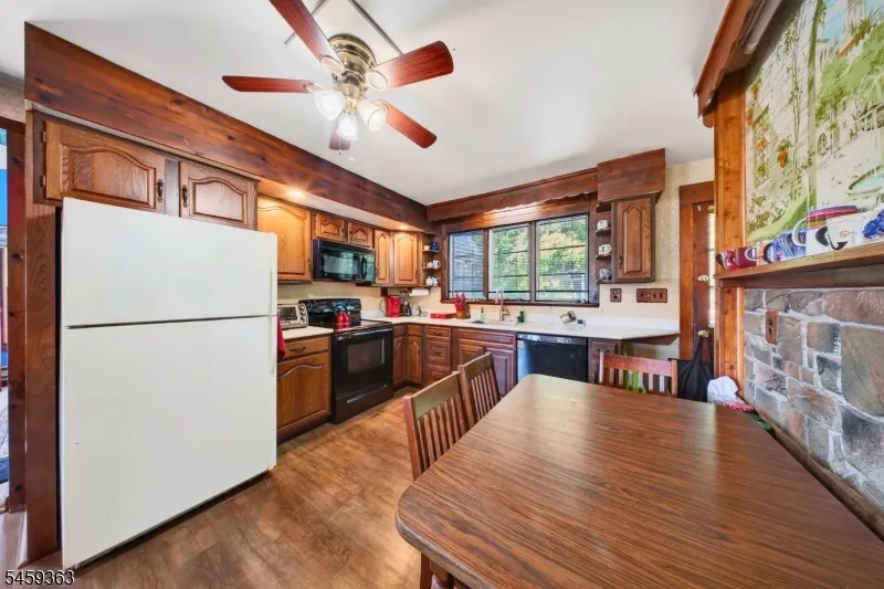 5 Lydecker Pl Middlesex, NJ 08846