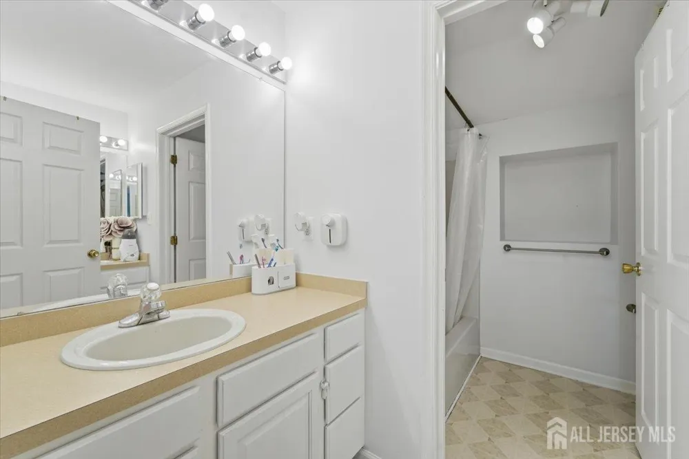 42 Margaret Drive Somerset County, NJ 08873