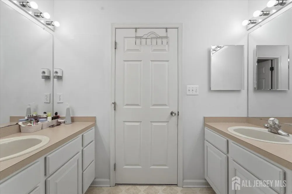 42 Margaret Drive Somerset County, NJ 08873