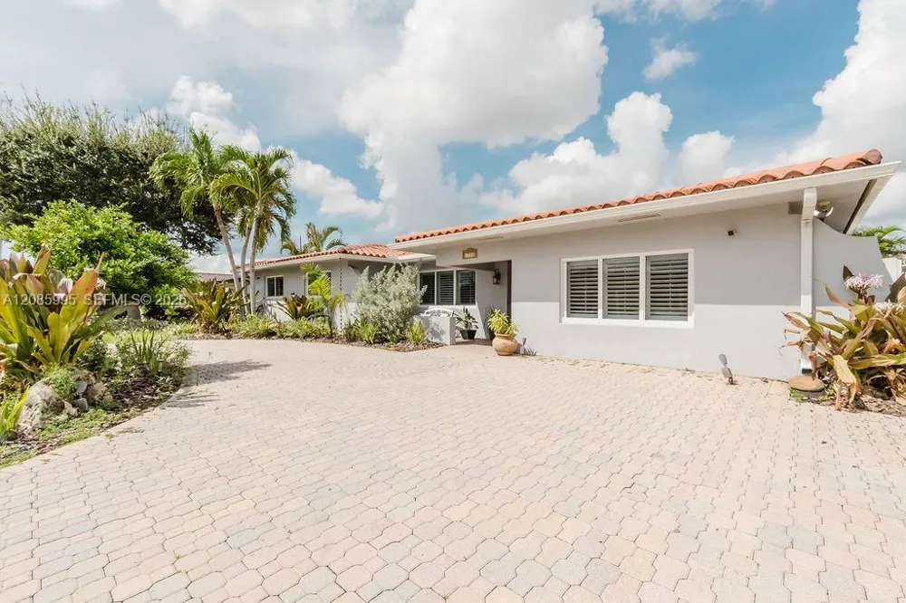 1732 SW 103rd Pl Miami, FL 33165