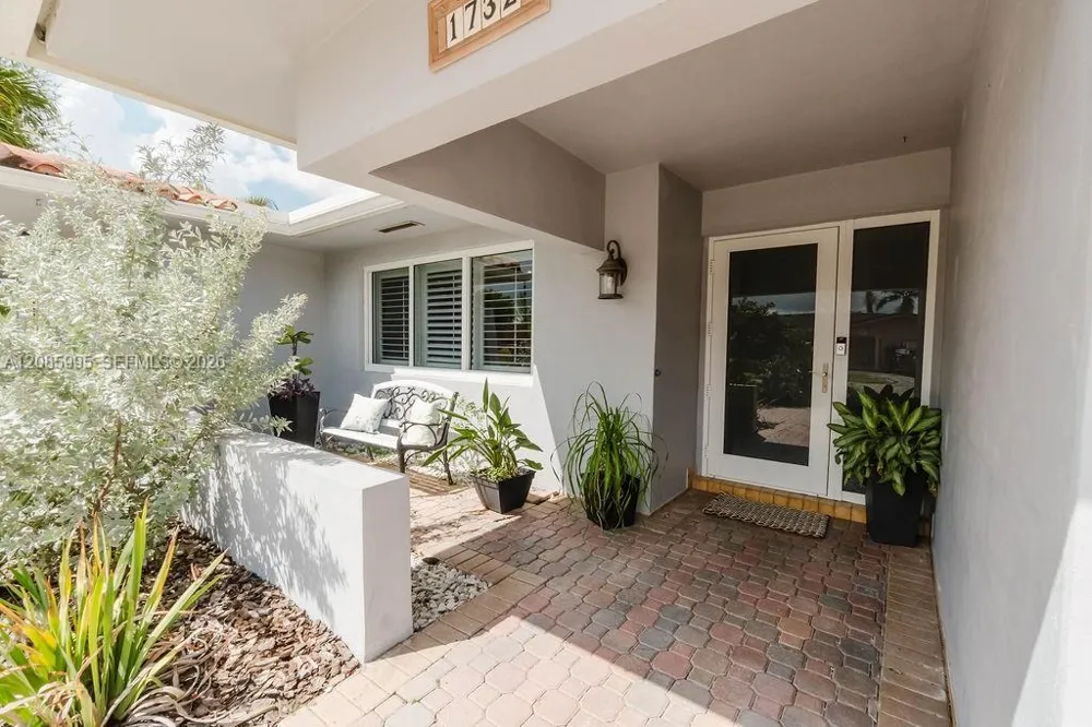 1732 SW 103rd Pl Miami, FL 33165