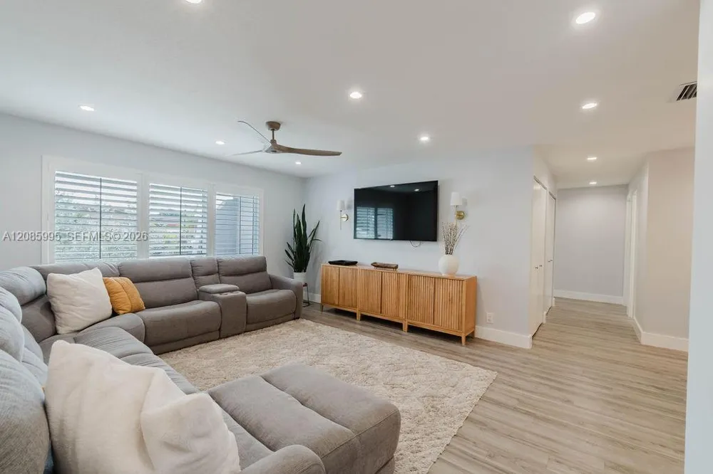 1732 SW 103rd Pl Miami, FL 33165