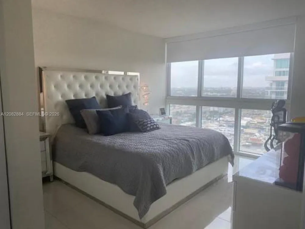 1861 NW S River Dr #1401 Miami, FL 33125