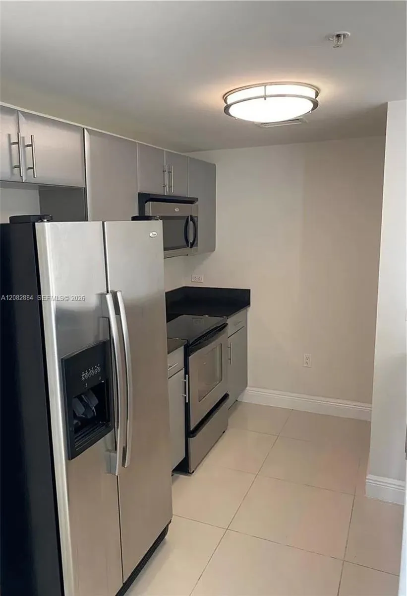 1861 NW S River Dr #1401 Miami, FL 33125