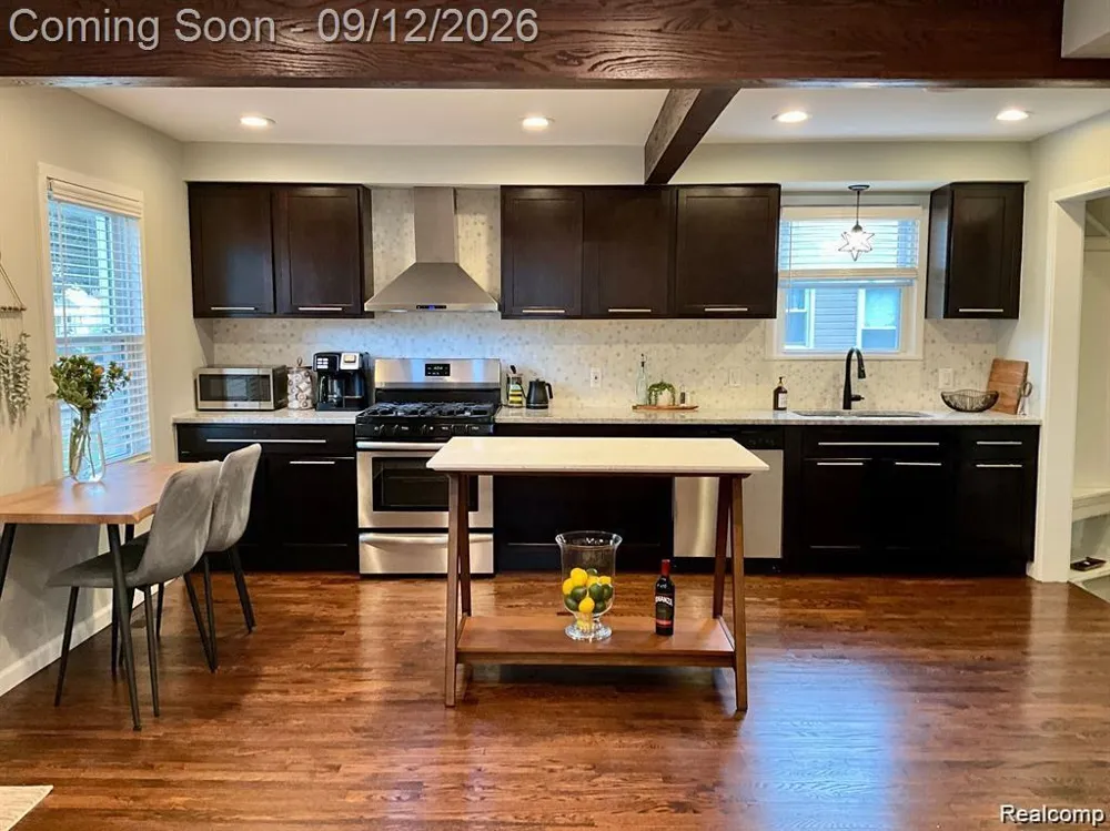 4160 Cummings Berkley City, MI 48072