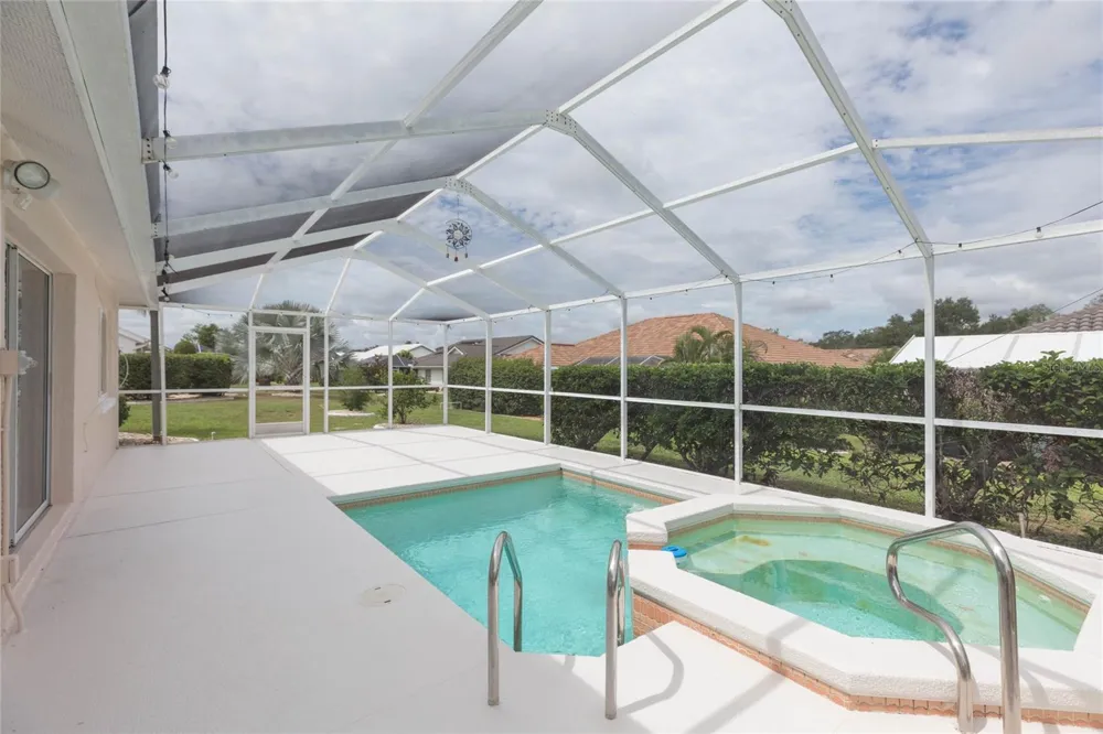 2009 NEW BEDFORD DRIVE Sun City Center, FL 33573