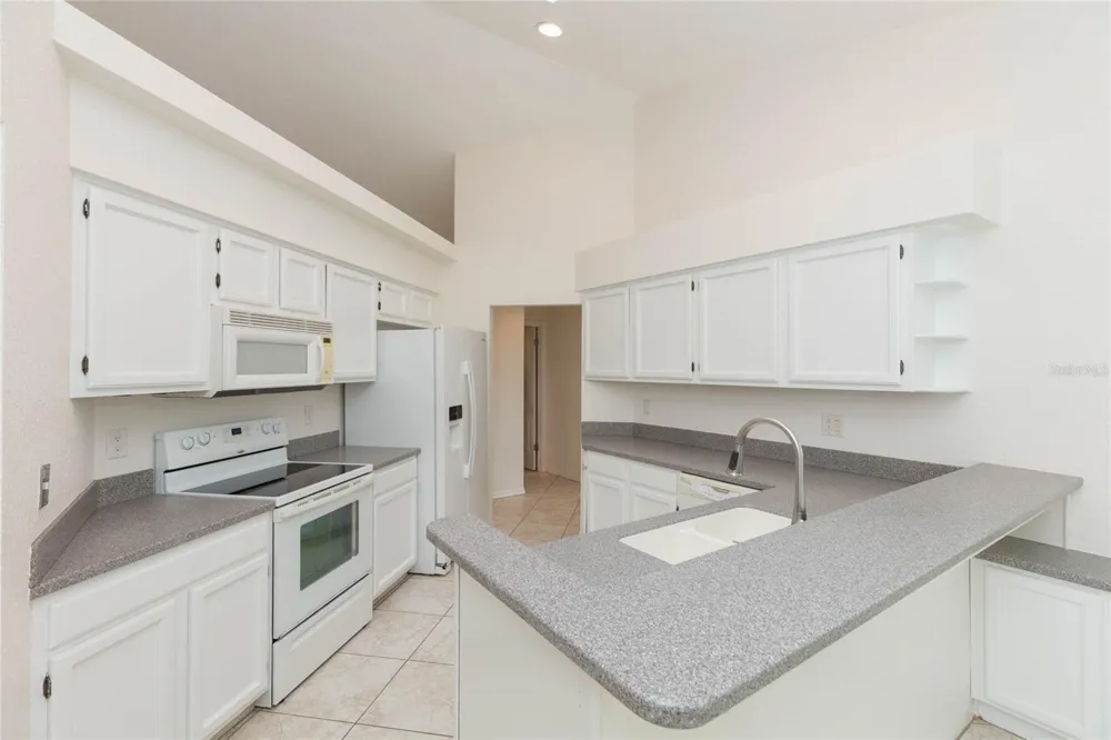 2009 NEW BEDFORD DRIVE Sun City Center, FL 33573