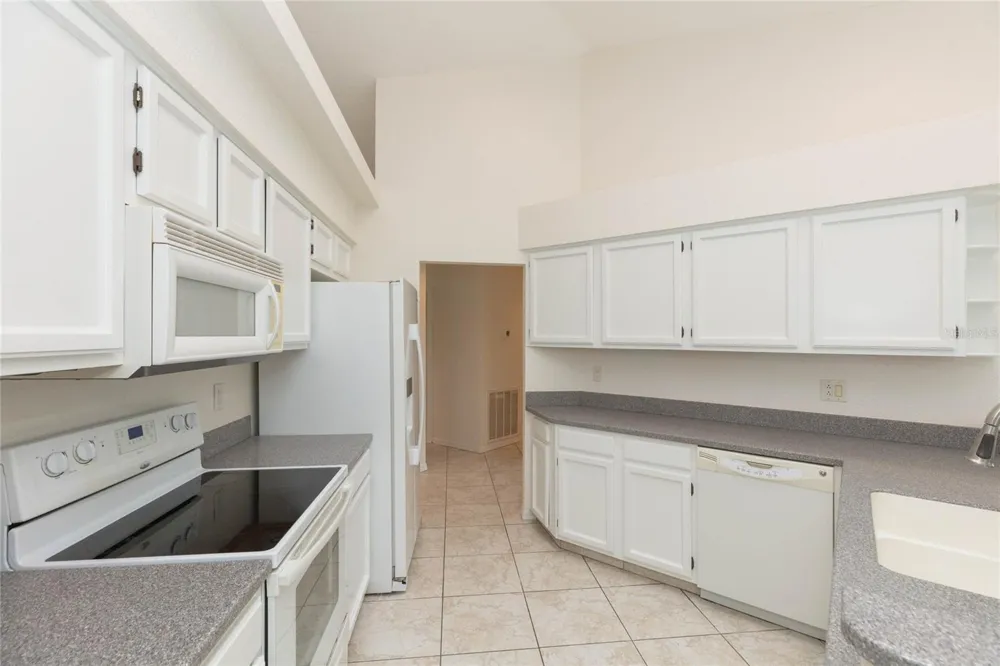 2009 NEW BEDFORD DRIVE Sun City Center, FL 33573