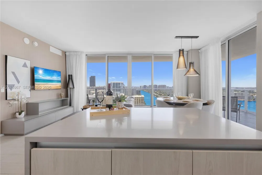 4010 S Ocean Dr #R2008 Hollywood, FL 33019