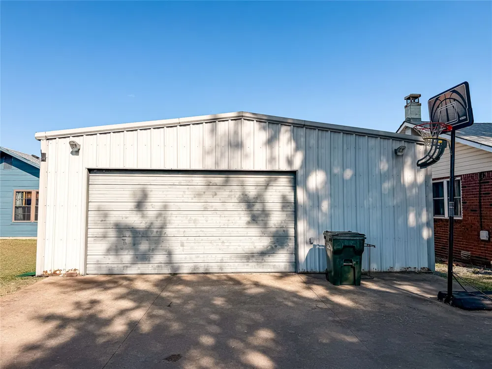 208 S Willey Street Fort Gibson, OK 74434
