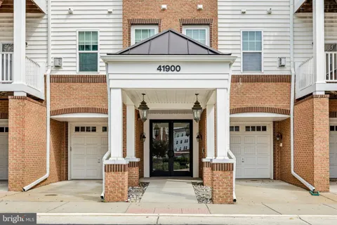 41900 METAMORPHIC SQUARE #400