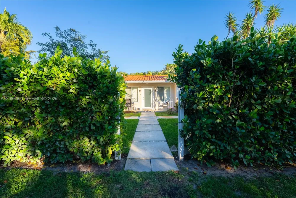 12015 NE 7th Ave Biscayne Park, FL 33161