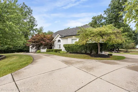 6195 Oak Trail