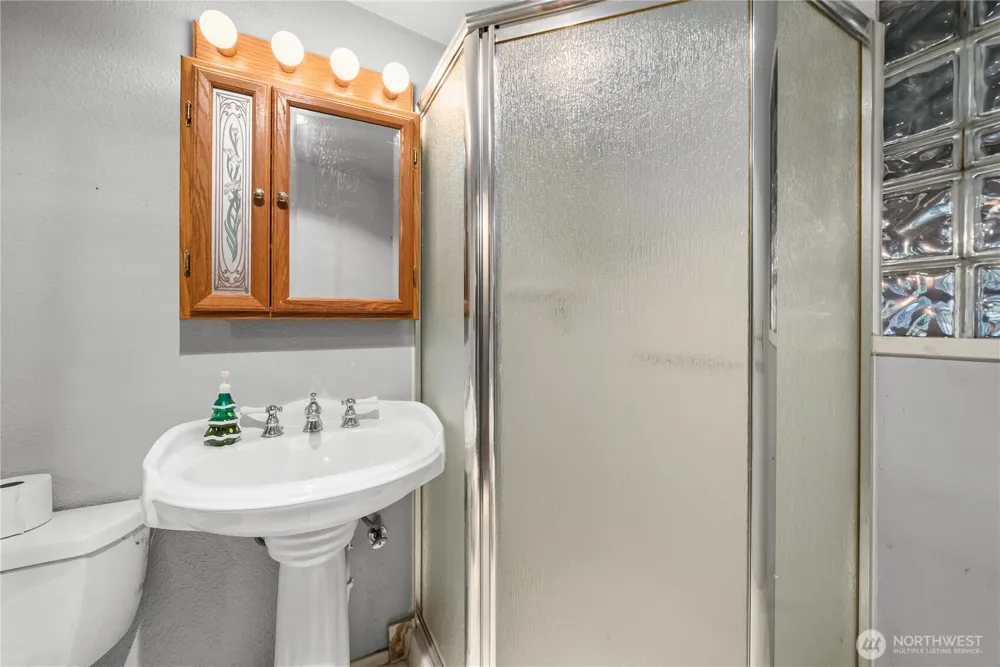 32425 46th Place S Auburn, WA 98001